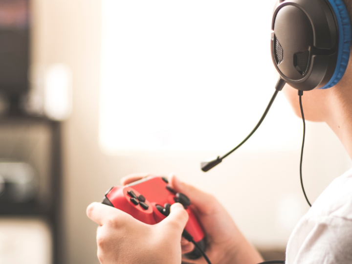 6 Warning Signs That a Child Might Be Addicted to Video Games